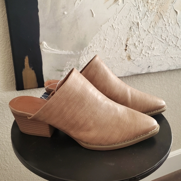 Universal Thread Shoes - NWT Universal Thread Mule "Tara" tan size 7
